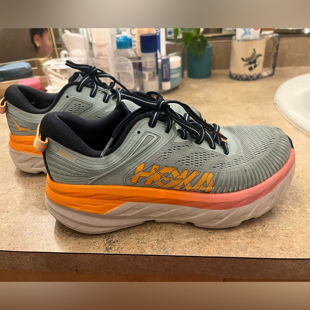 Hoka Bondi 7s Women size 7